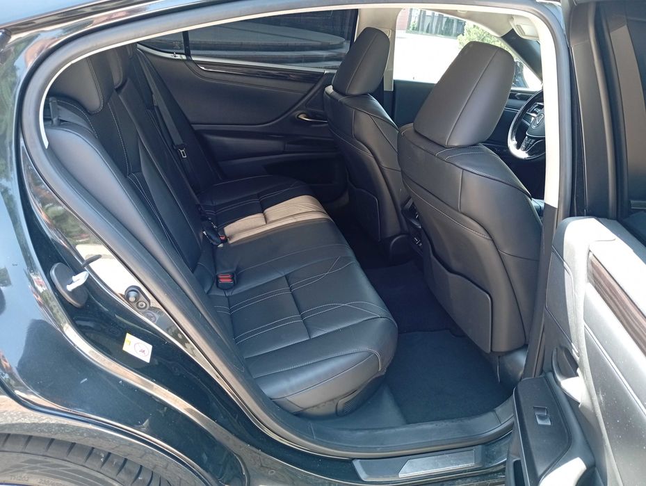 Lexus ES 300H 2025 DO SLUBU