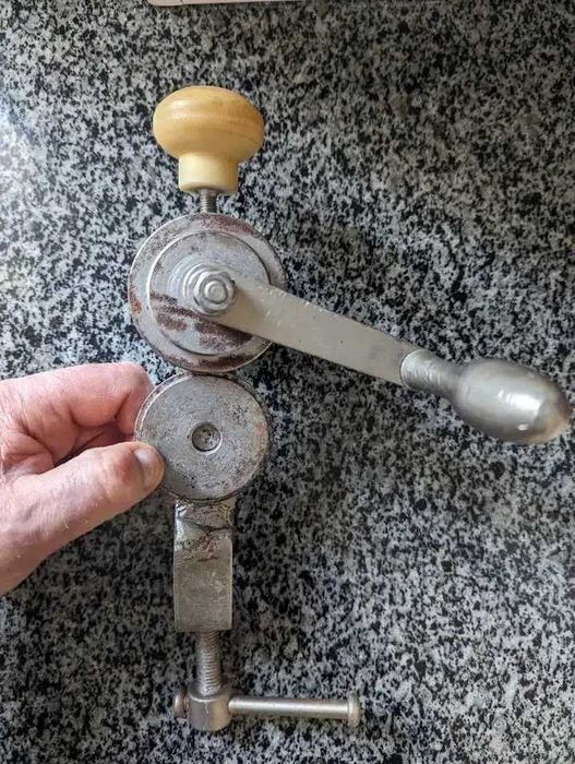 Ключ для вирівнювання кришок для консервації