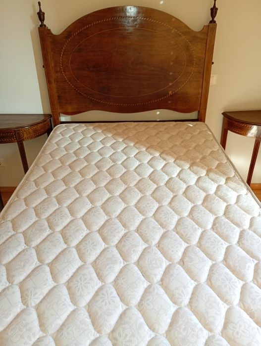 Cama D. Maria II com colchão novo