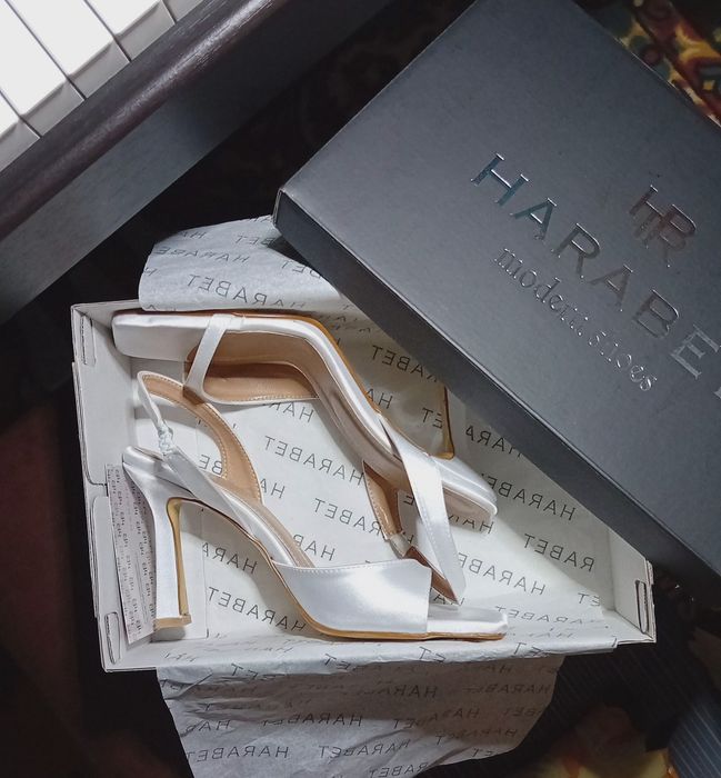 Нові весільні босоніжки, 39 р.