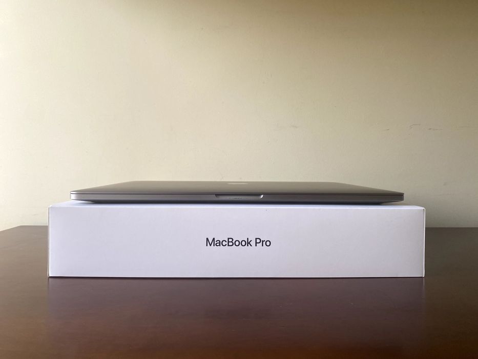MacBook Pro 15" - COMO NOVO