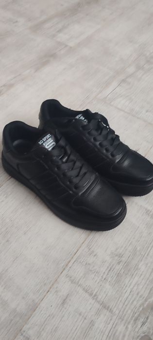 взуття жіноче чорного кольору нове