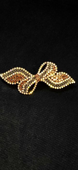 Elegancka spinka automatyczna do włosów z kryształkami – nowa
