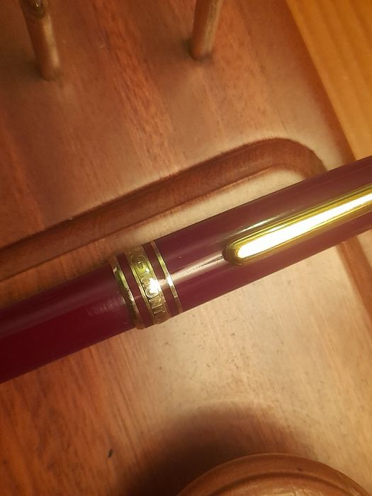 Caneta esferográfica Montblanc Meisterstuck bordô