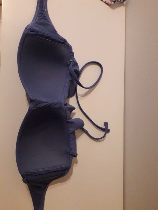 Biquini roxo e branco