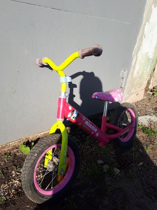 Продам детский б/у беговел12' minni mouse