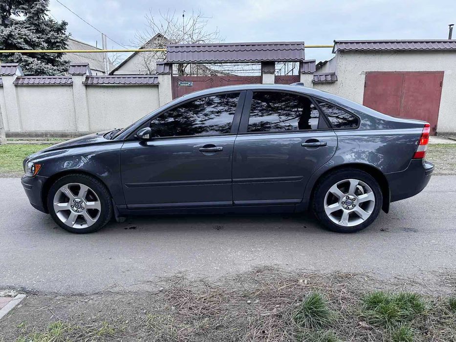 Volvo S40 в отличном состоянии (1,6 бензин, 2006 год)