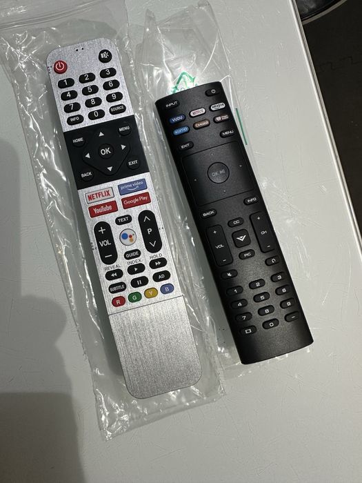 Piloty do TV , NOWE cena za 2 szt.