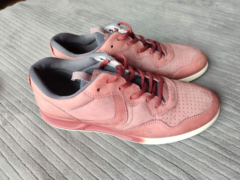 Оригінальні фірмові кросівки ECCO