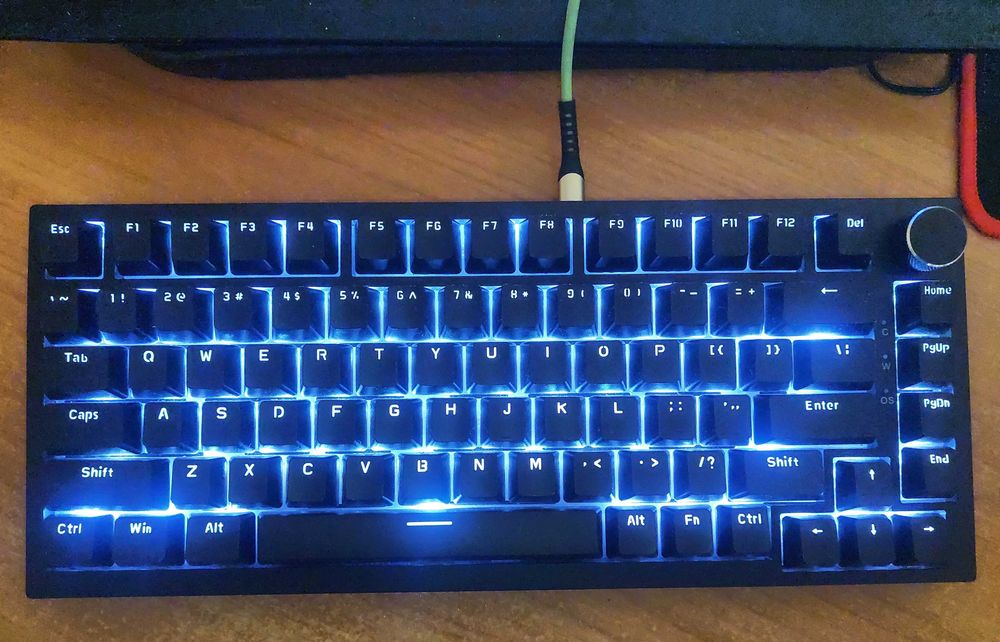 Продам клавиатуру с подсветкой