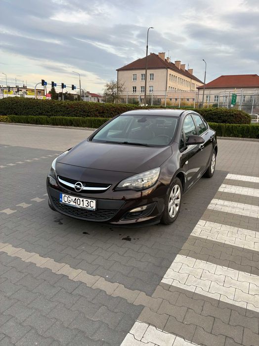 Opel Astra 1.6 Notchback Benzyna +LPG