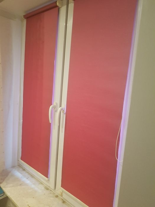 Rolety wewnętrzne ciemny róż z połyskiem