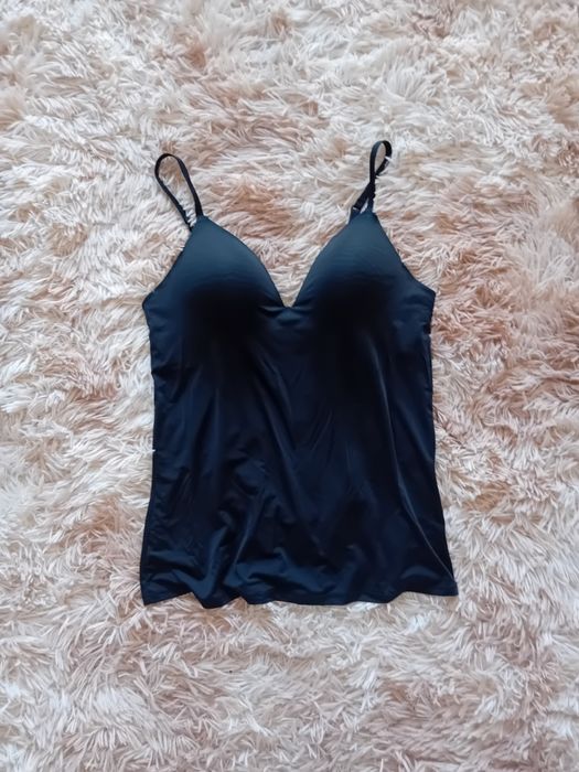 Bezszwowa bluzka z wbudowanym stanikiem modelujący top