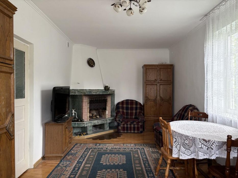 Продаж будинку з ремонтом та меблями в м.Золочів