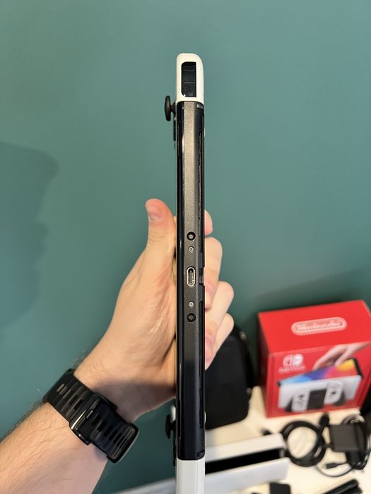 Nintendo Switch Oled 64gb + karta 128gb