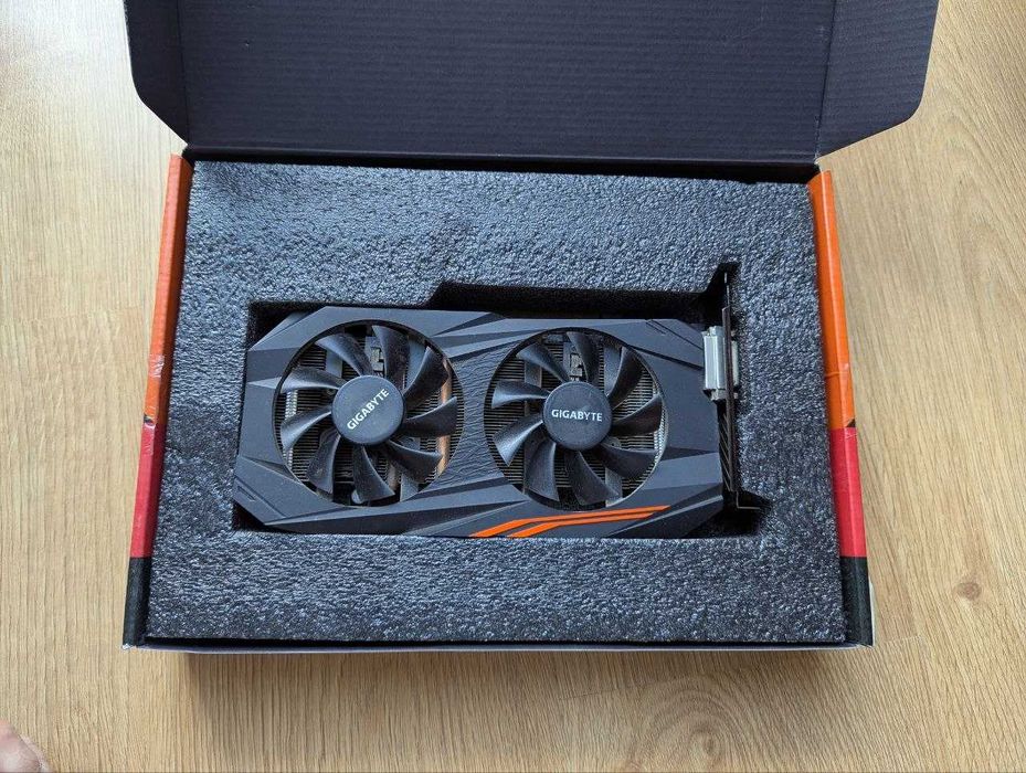 | Ігрова відеокарта Gigabyte RX 570 4GB |