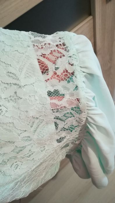 Miętowa sukienka koronkowa