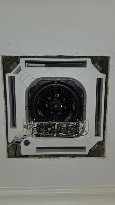 Klimatyzator sufitowy mini Samsung 7.1kw AC071RXADKG/EU