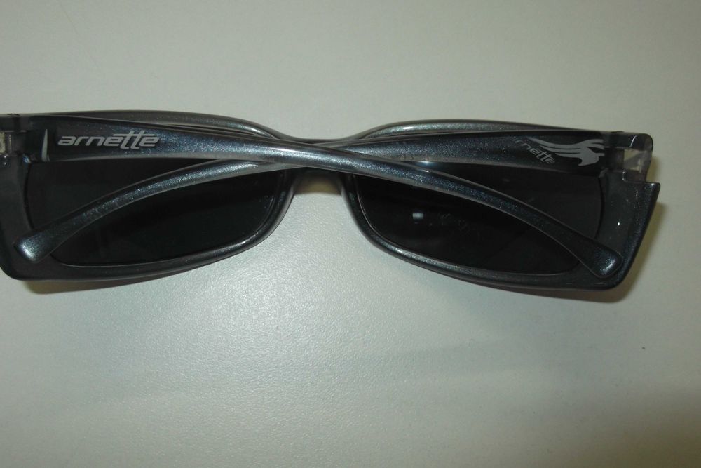 óculos de sol Arnette em bom estado