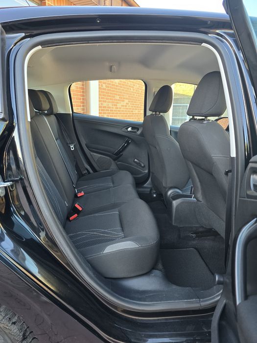 Peugeot 208 — fotografia 11