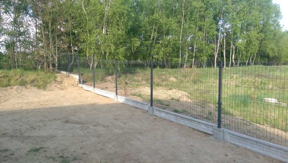 ogrodzenie panelowe z podmurówką