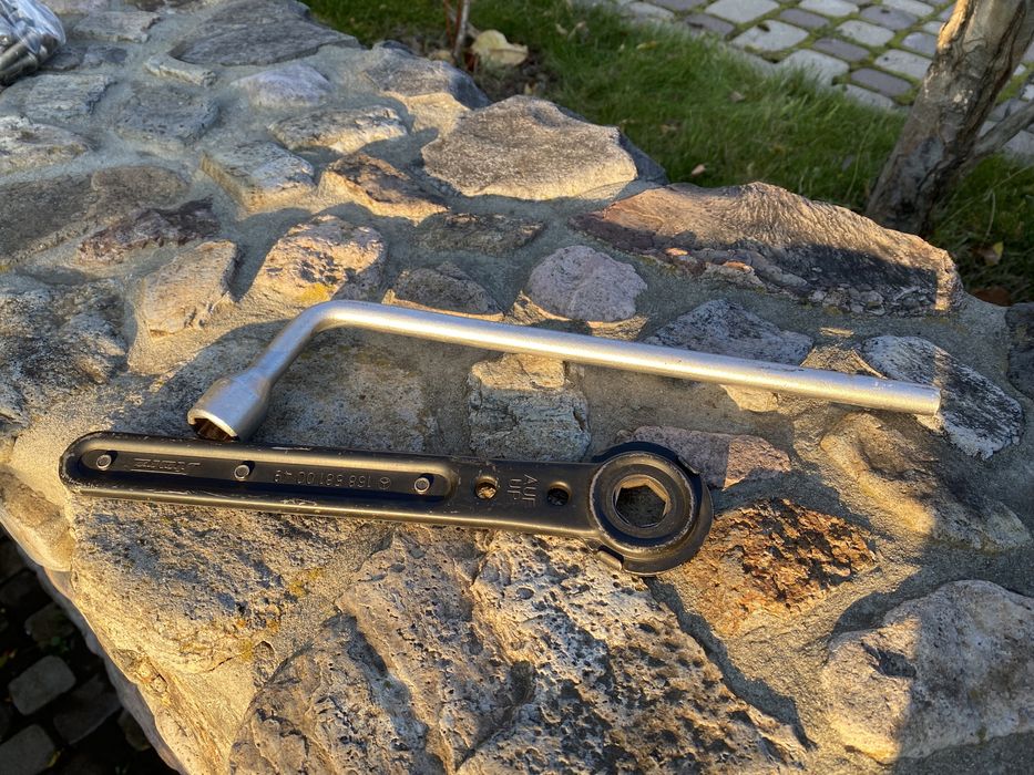 ключ для домкрата Мерседес