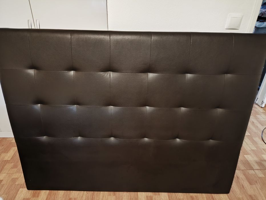 Cabeceira de cama preta