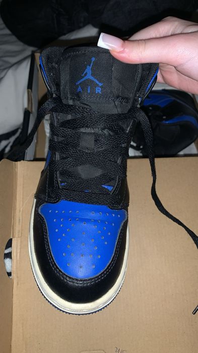 Air jordan 1 azul royal e preto, vendo porque comprei e so usei 2 vezes, como da pra ver tao praticamente novos