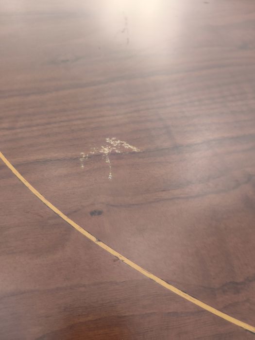 Mesa em madeira maciça com 8 cadeiras