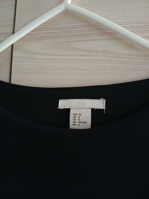 Czarna elegancka sukienka H&M