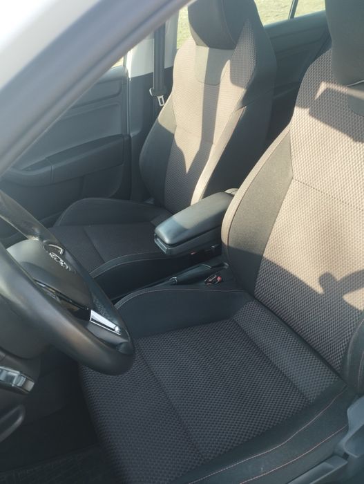 Продам автомобіль skoda rapid 2015 року. 1.6 дизель. 90к.с.