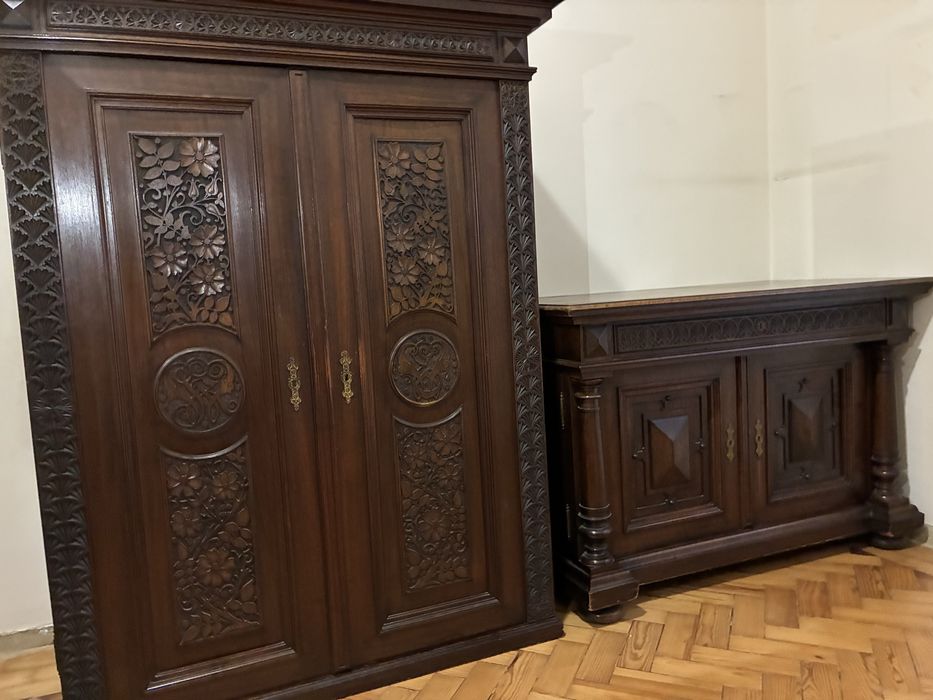 Conjunto de mobiliário antigo português — Armário + Aparador