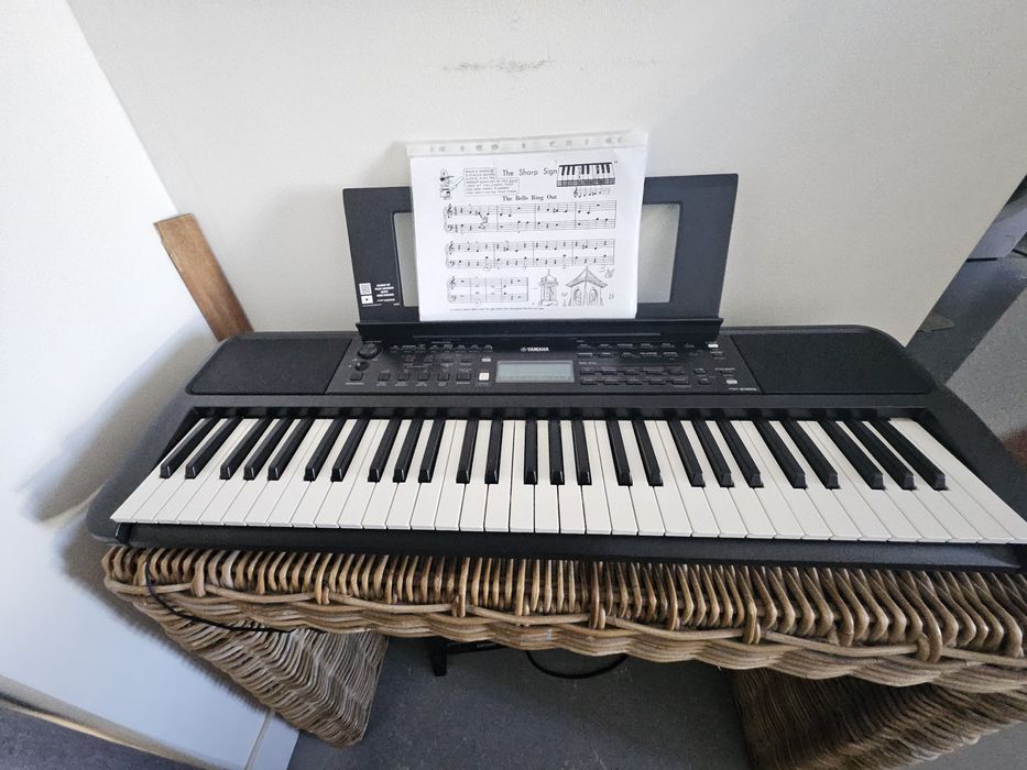 TECLADO Yamaha PSR-E383