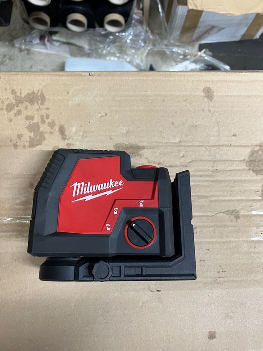 Laser krzyżowy Milwaukee L4 CLL-301C bez baterii