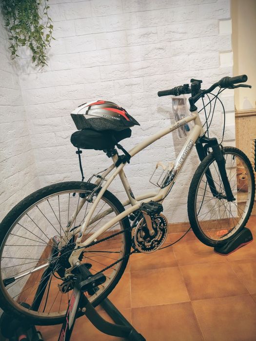 Vendo bicicleta de modelo híbrido