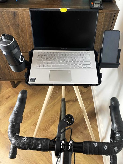 stolik trójnóg tripod laptop trenażer zwift wahoo elite