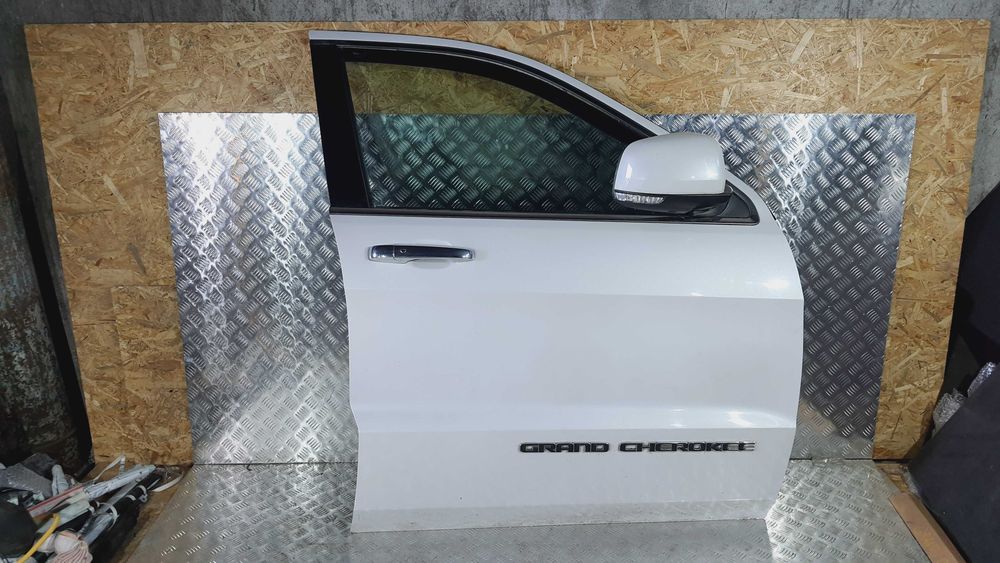 Комплект Дверь ляда зеркало фонарь фара бампер Jeep Grand cherokee wk2