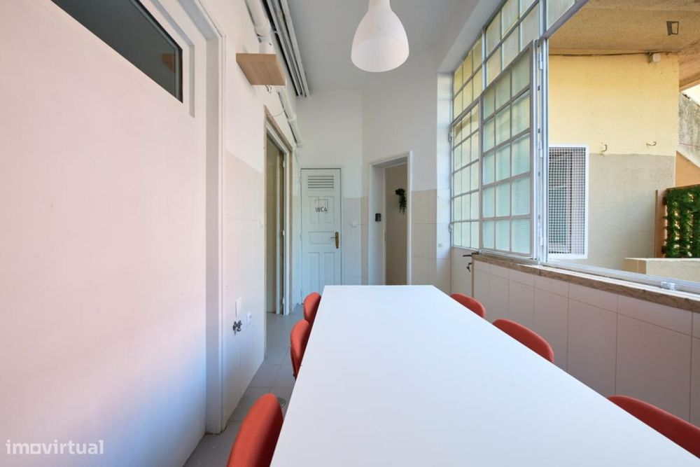 Quarto - localizado em Alameda Lisbon