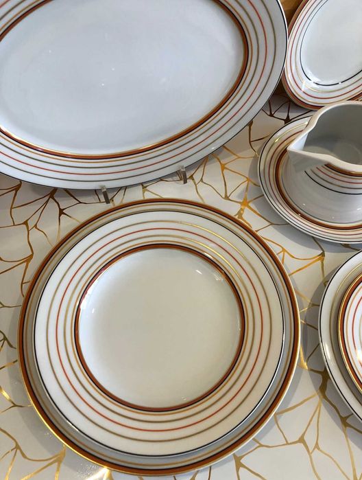 conjunto de peças de mesa em porcelana da vista alegre, coleção "manhattan"