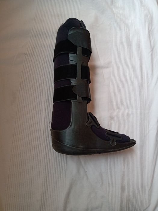 Orteza / Walker ortopedyczny – wysoka orteza na stopę i łydkę – dobry