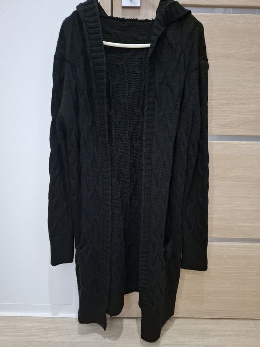 Sweter z kapturem
