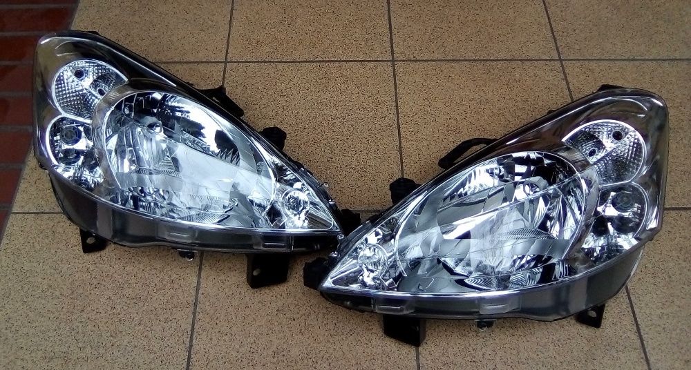 PEUGEOT PARTNER III 08 - lampa przednia lewa + prawa komplet