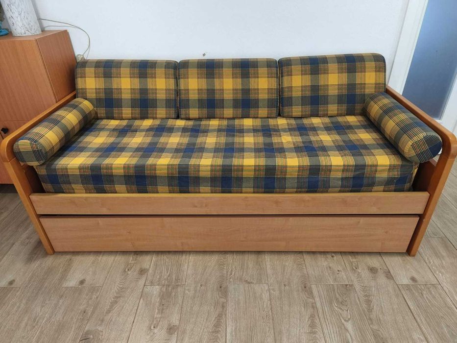 Sofá Cama com dois colchões em estado quase novo