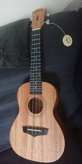 Ukulele koncertowe ARROW z pokrowcem