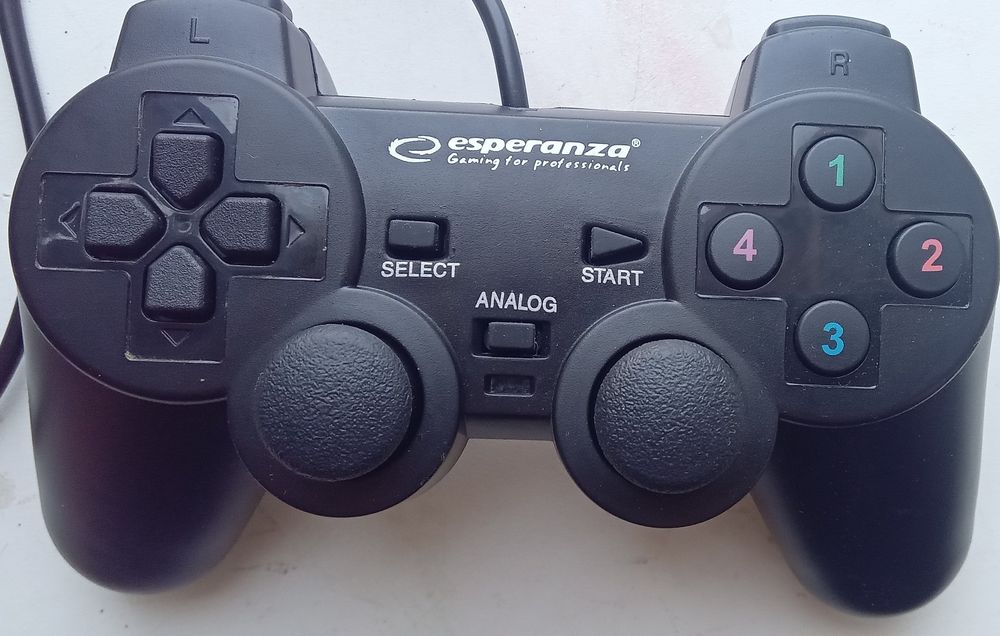 Продам дротовий геймпад Esperanza Vibration Warrior PC Black (EG102)