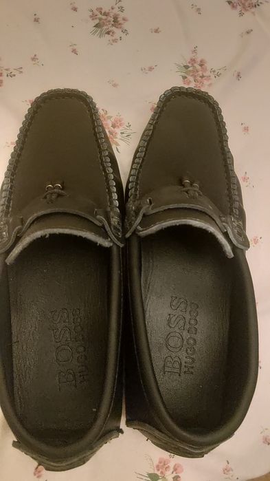 Sapatos da marca Boss de boa qualidade, tamanho 41.