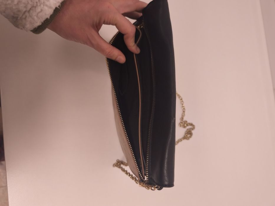 Mala tiracolo preta e bege