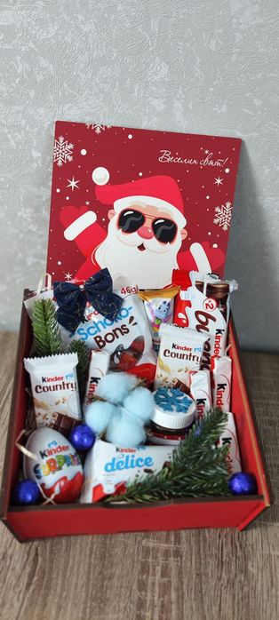 Подарункові бокси з солодощами "Kinder".Смачні подарунки. Цукерки