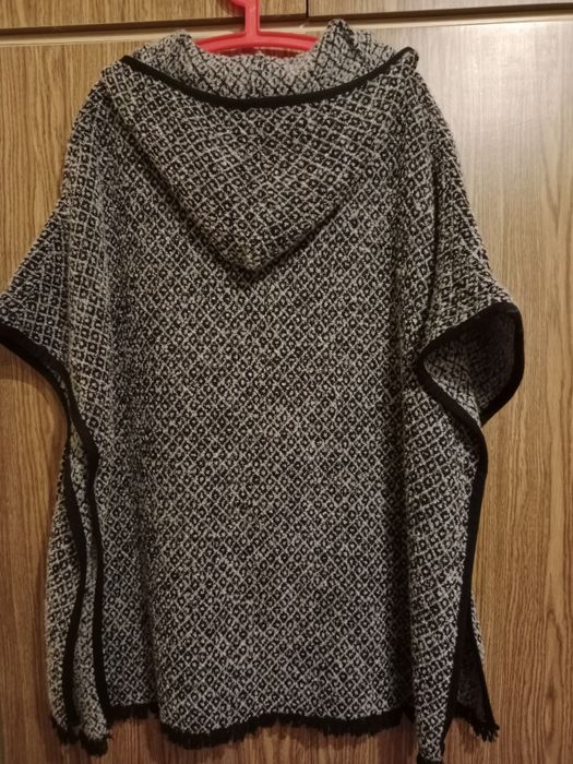 Peleryna damska - poncho z dzianiny z wełną
