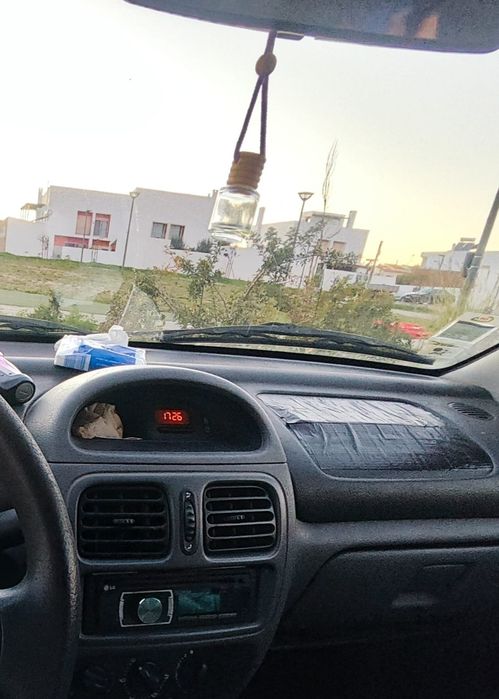 Renault Clio 1.2 RN (Set/1999) - Barato e Económico